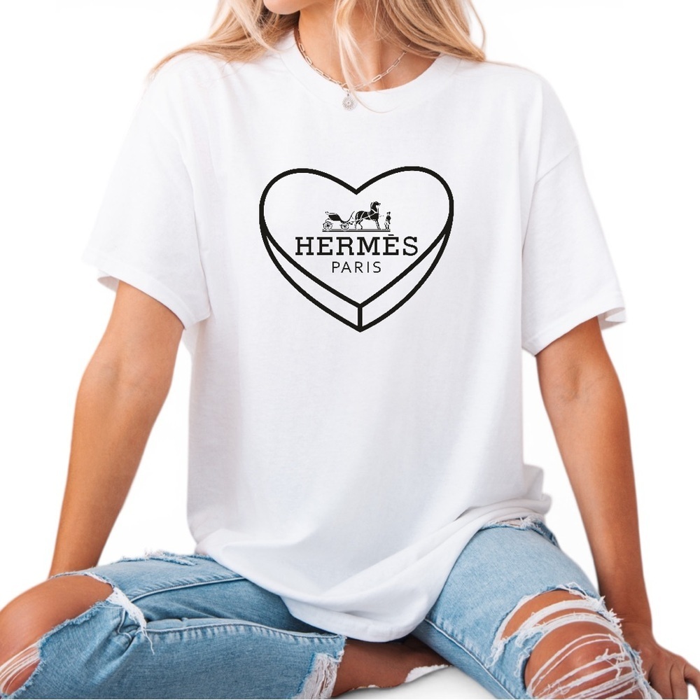 White Boujee Horse and Carriage Cotton Aesthetic T-Shirt - Picture 1 of 4